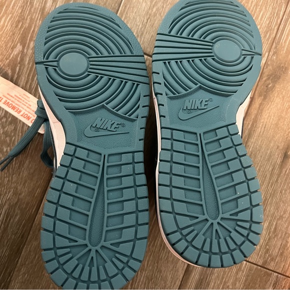 Woman’s Dunk Low “Noise Aqua” - Picture 7 of 10